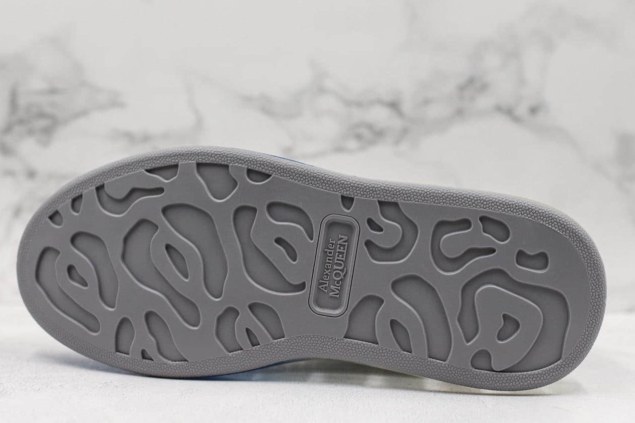 Alexander McQueen Oversized Worker Blue Sole 604232WHX9V9098 - Stylish and Versatile Fashion Statement