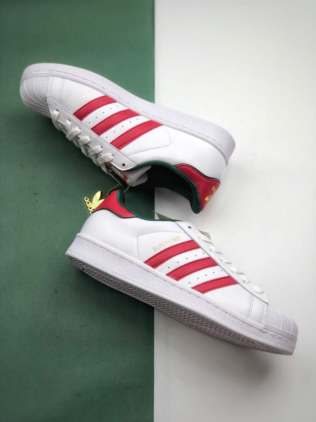 Adidas Originals Superstar D96974 - Iconic Sneakers with Classic Style Adidas Originals Superstar D96974 - Iconic Sneakers with Classic Style