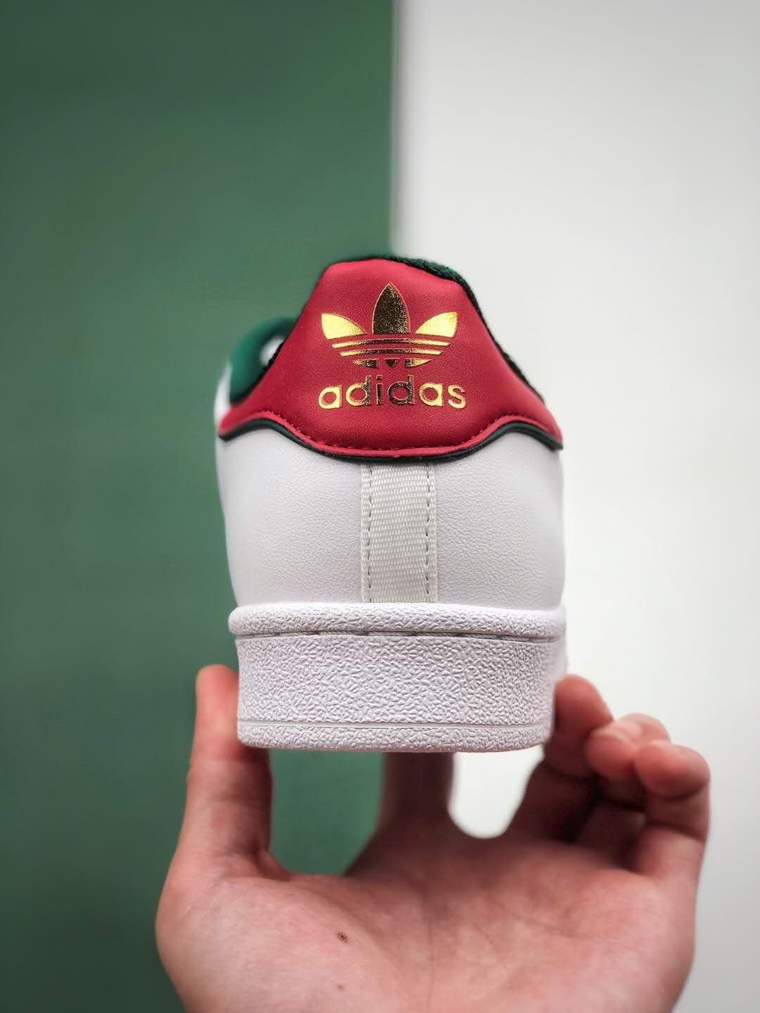 Adidas Originals Superstar D96974 - Iconic Sneakers with Classic Style Adidas Originals Superstar D96974 - Iconic Sneakers with Classic Style