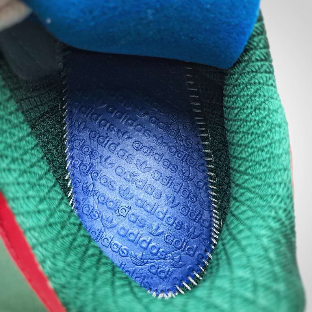 Adidas Originals Superstar D96974 - Iconic Sneakers with Classic Style Adidas Originals Superstar D96974 - Iconic Sneakers with Classic Style