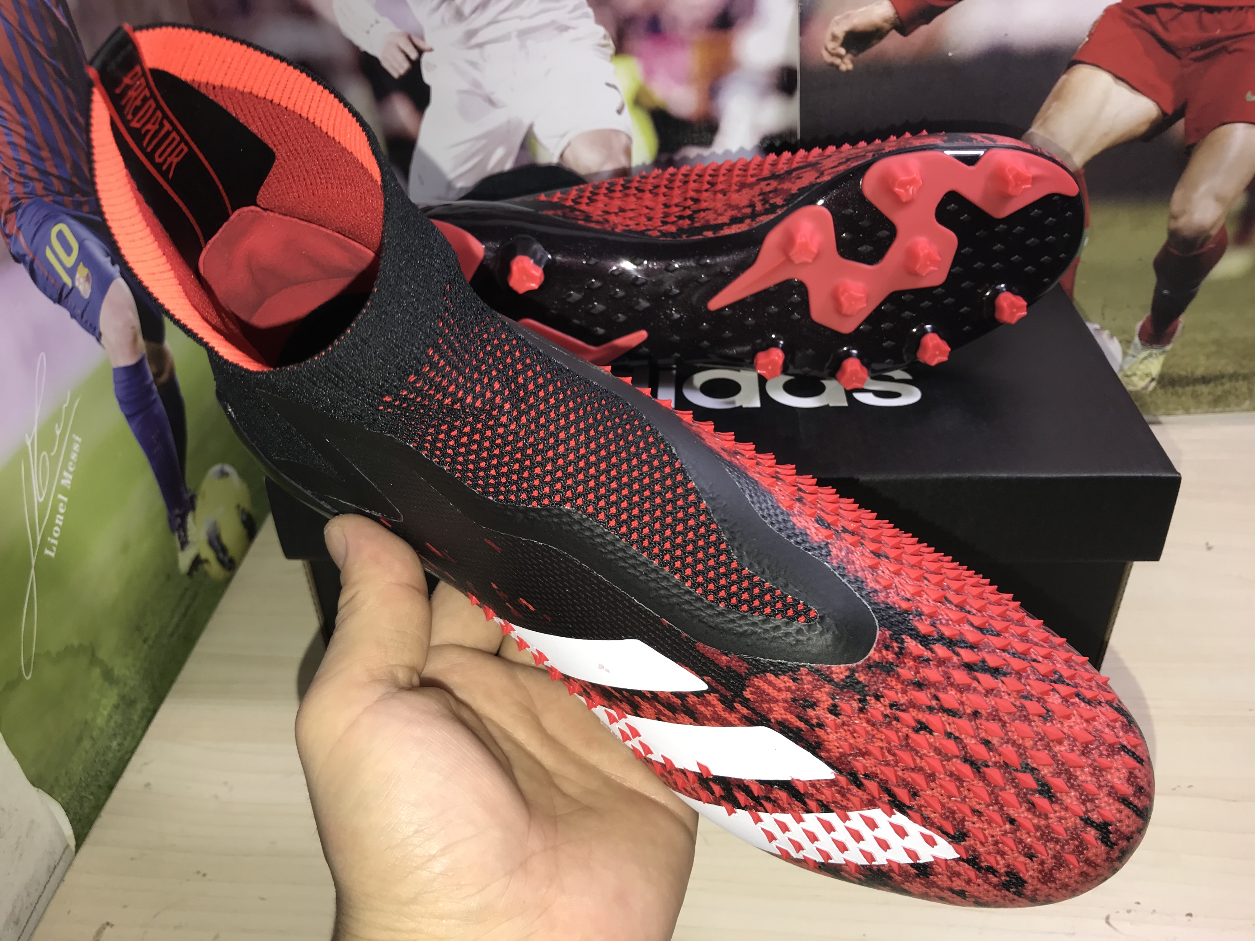 Adidas Predator Mutator 20+ AG: Core Black/Cloud White/Active Red FV3193