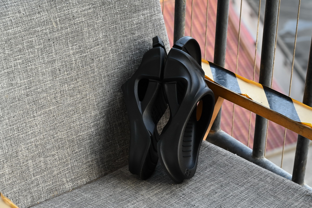 Balenciaga Mold Slide Sandal 'Black' - Shop Now for Sleek Style Balenciaga Mold Slide Sandal 'Black' - Shop Now for Sleek Style