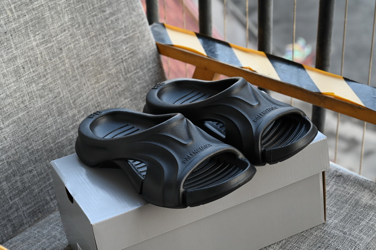 Balenciaga Mold Slide Sandal 'Black' - Shop Now for Sleek Style Balenciaga Mold Slide Sandal 'Black' - Shop Now for Sleek Style