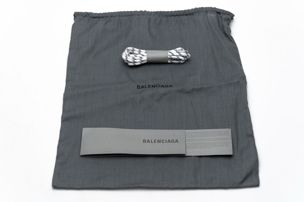 Balenciaga Triple S Black Yellow 483513 W06E1 1078 - Stylish and Trendy Footwear Balenciaga Triple S Black Yellow 483513 W06E1 1078 - Stylish and Trendy Footwear