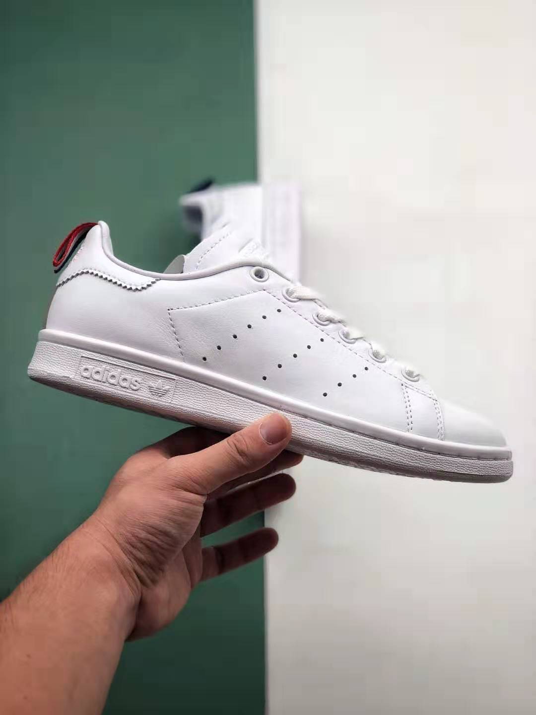 Adidas Stan Smith Tri-Color Tab BD7433 - Stylish & Comfortable Sneakers