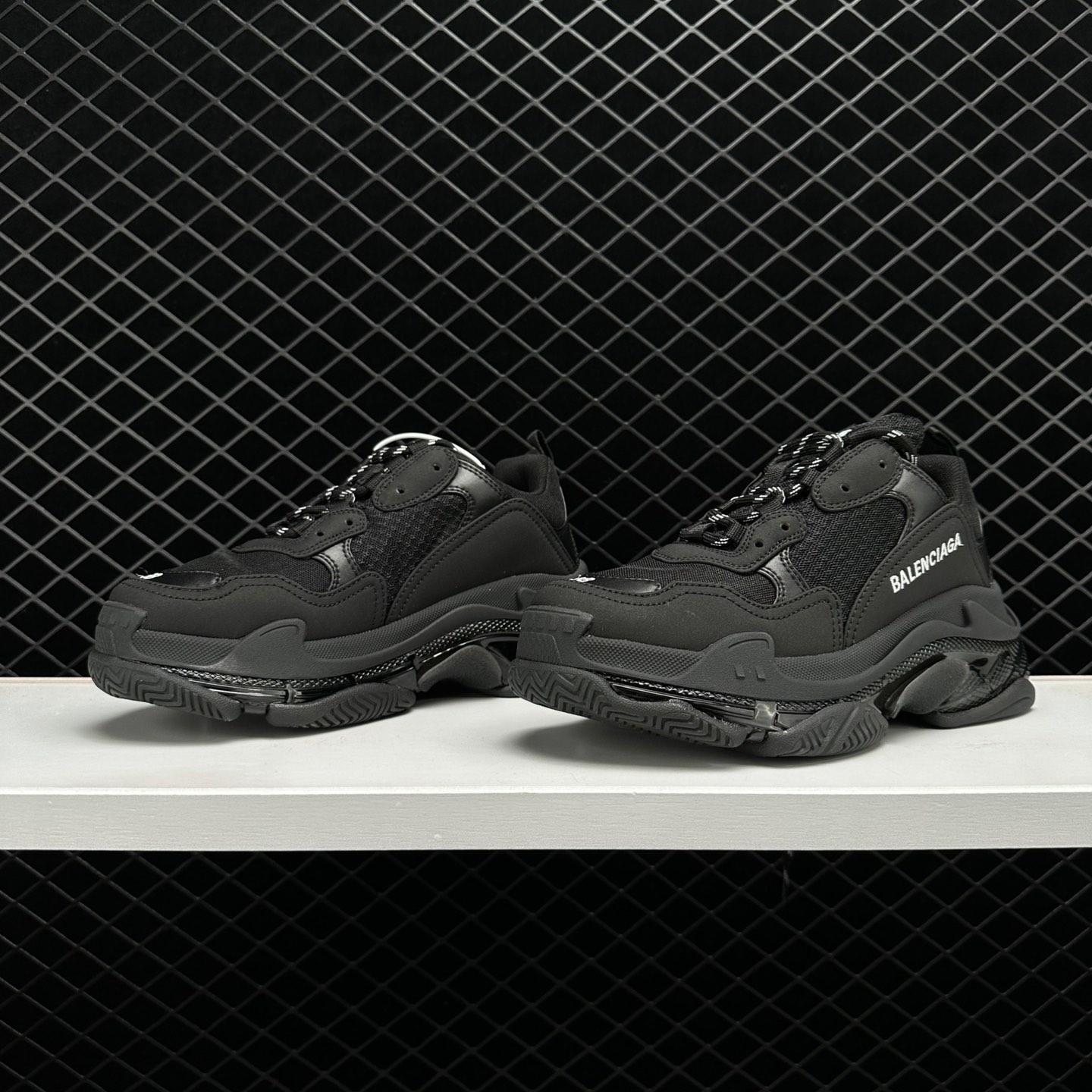 Balenciaga Triple S Triple Black 2018 Reissue - Pre-Distressed 512176 W09O1 Balenciaga Triple S Triple Black 2018 Reissue - Pre-Distressed 512176 W09O1