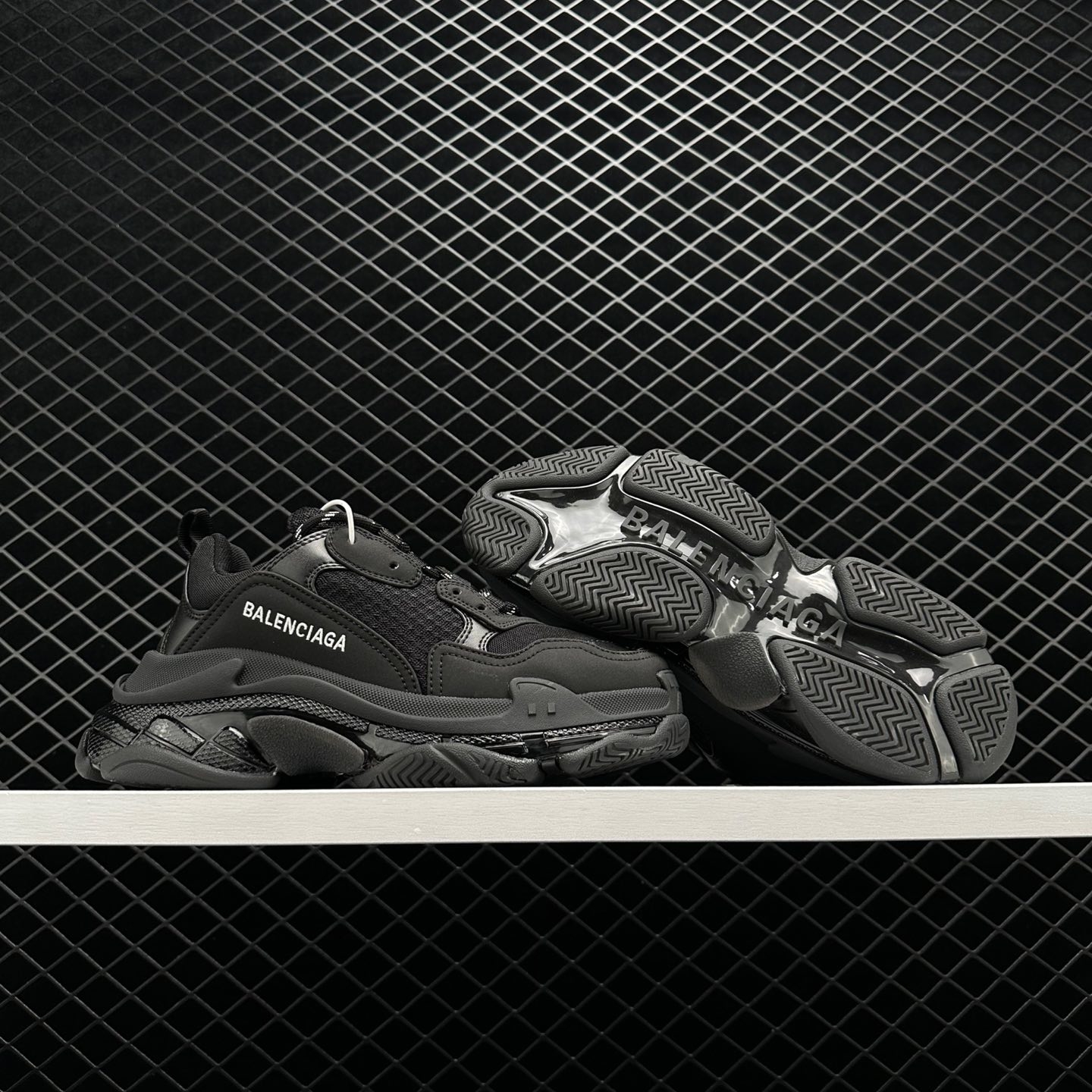 Balenciaga Triple S Triple Black 2018 Reissue - Pre-Distressed 512176 W09O1 Balenciaga Triple S Triple Black 2018 Reissue - Pre-Distressed 512176 W09O1