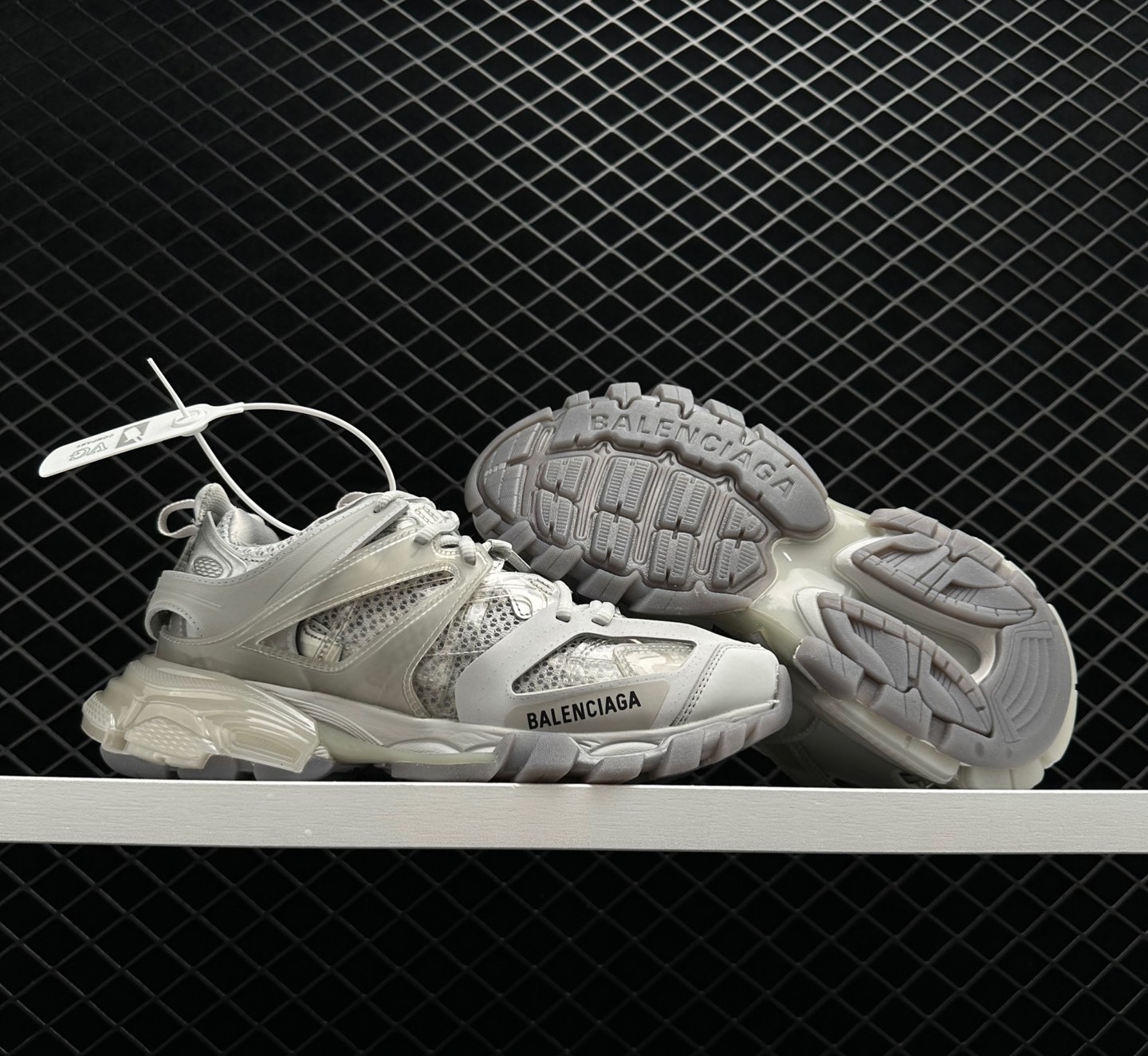 Balenciaga Track Low-Top Sneakers - Trendy Footwear for Fashion-Forward Individuals Balenciaga Track Low-Top Sneakers - Trendy Footwear for Fashion-Forward Individuals