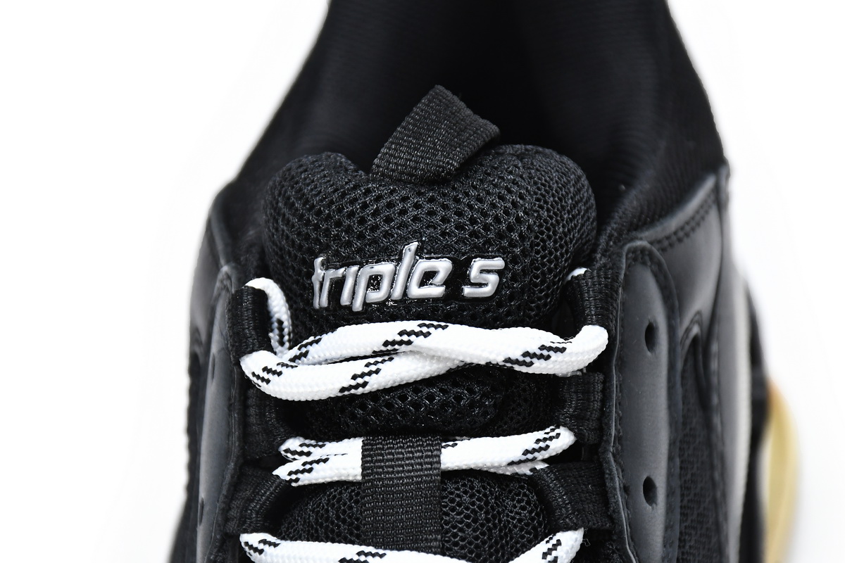 Balenciaga Triple S Sneaker Black Red 2018 | 533882 W0901 1000 Balenciaga Triple S Sneaker Black Red 2018 | 533882 W0901 1000