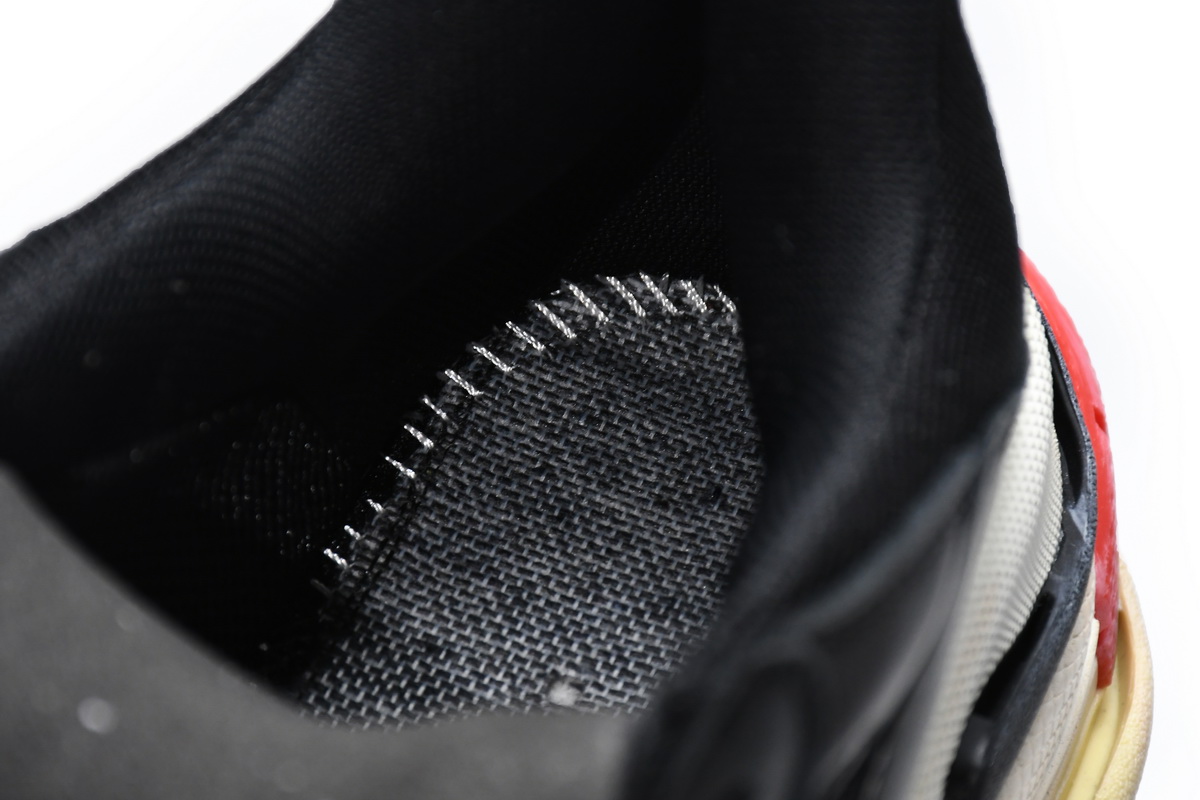 Balenciaga Triple S Sneaker Black Red 2018 | 533882 W0901 1000 Balenciaga Triple S Sneaker Black Red 2018 | 533882 W0901 1000