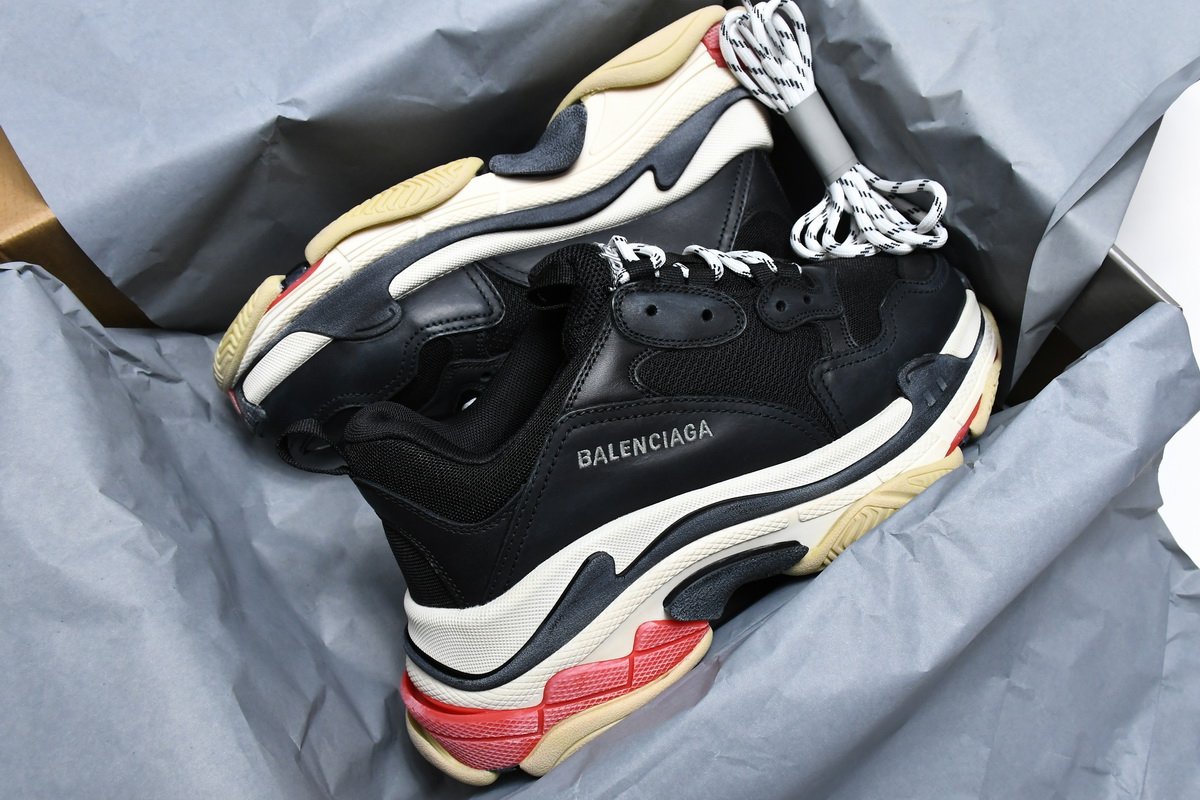 Balenciaga Triple S Sneaker Black Red 2018 | 533882 W0901 1000 Balenciaga Triple S Sneaker Black Red 2018 | 533882 W0901 1000