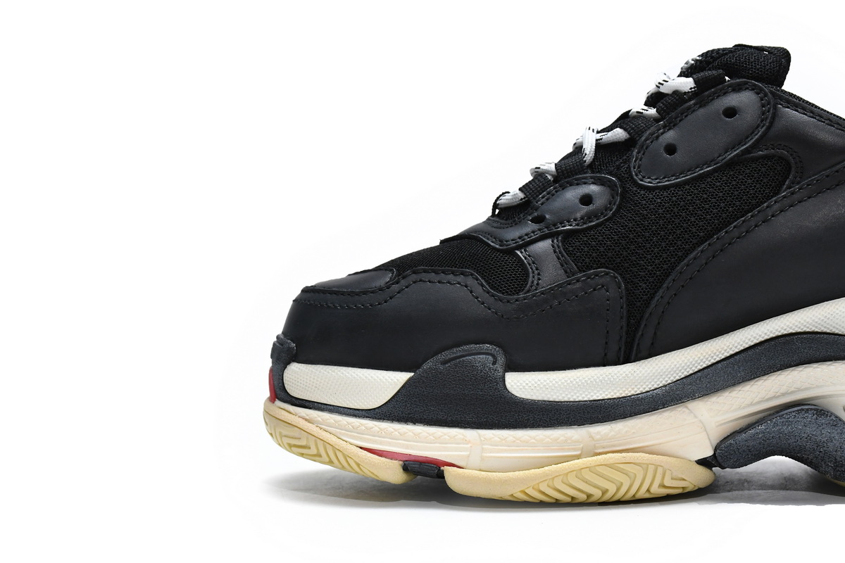 Balenciaga Triple S Sneaker Black Red 2018 | 533882 W0901 1000 Balenciaga Triple S Sneaker Black Red 2018 | 533882 W0901 1000