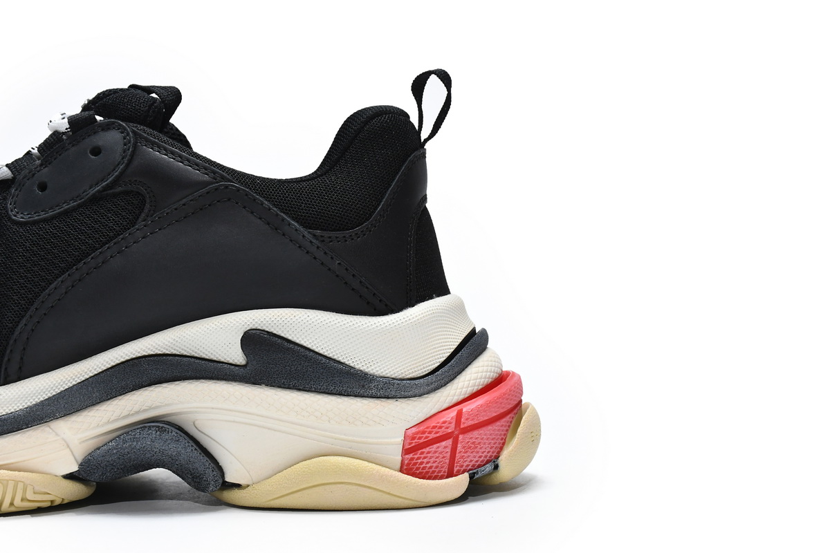 Balenciaga Triple S Sneaker Black Red 2018 | 533882 W0901 1000 Balenciaga Triple S Sneaker Black Red 2018 | 533882 W0901 1000