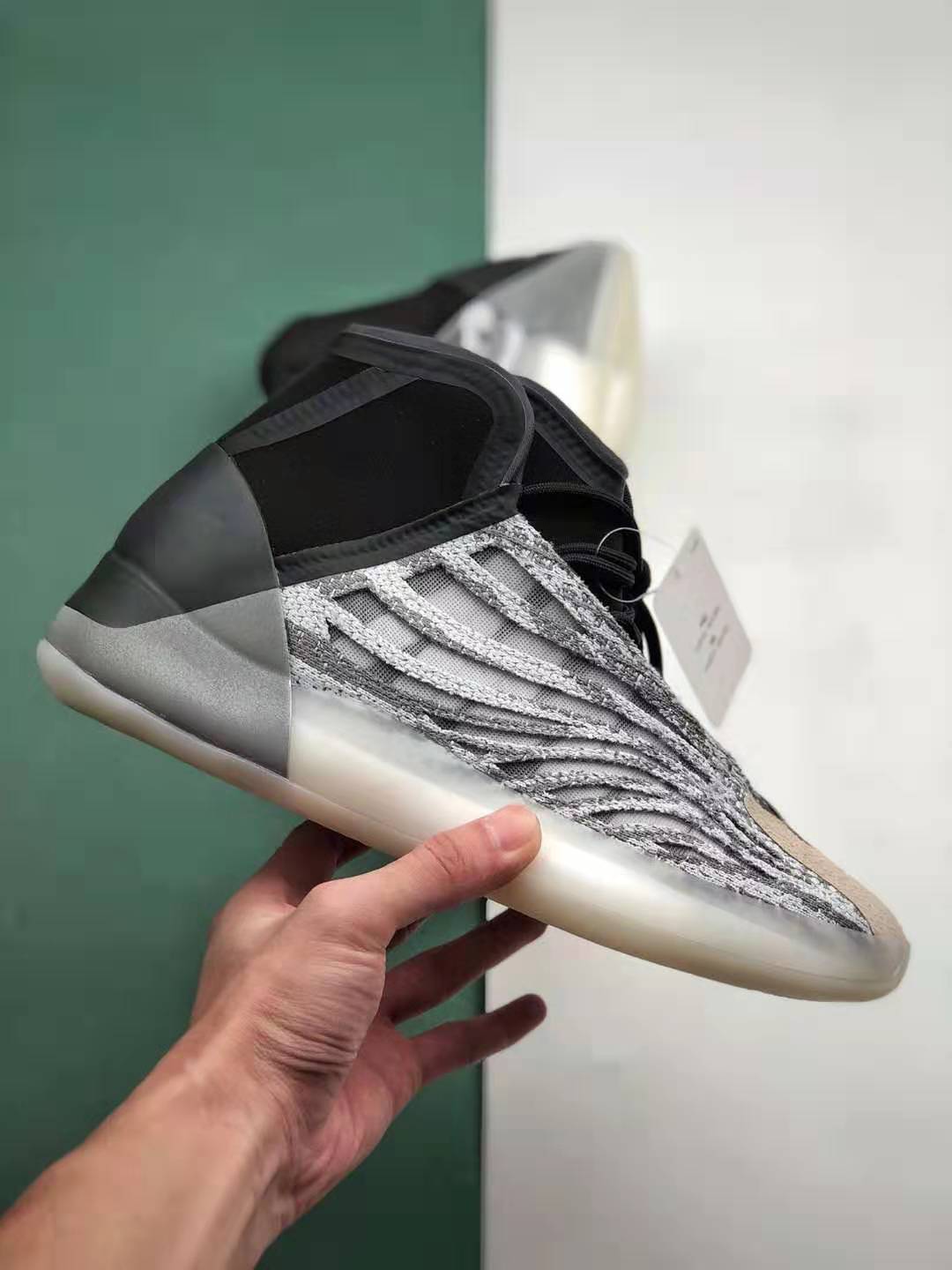 Adidas Yeezy Quantum Mono Carbon GX6594 - Sleek and Stylish Footwear