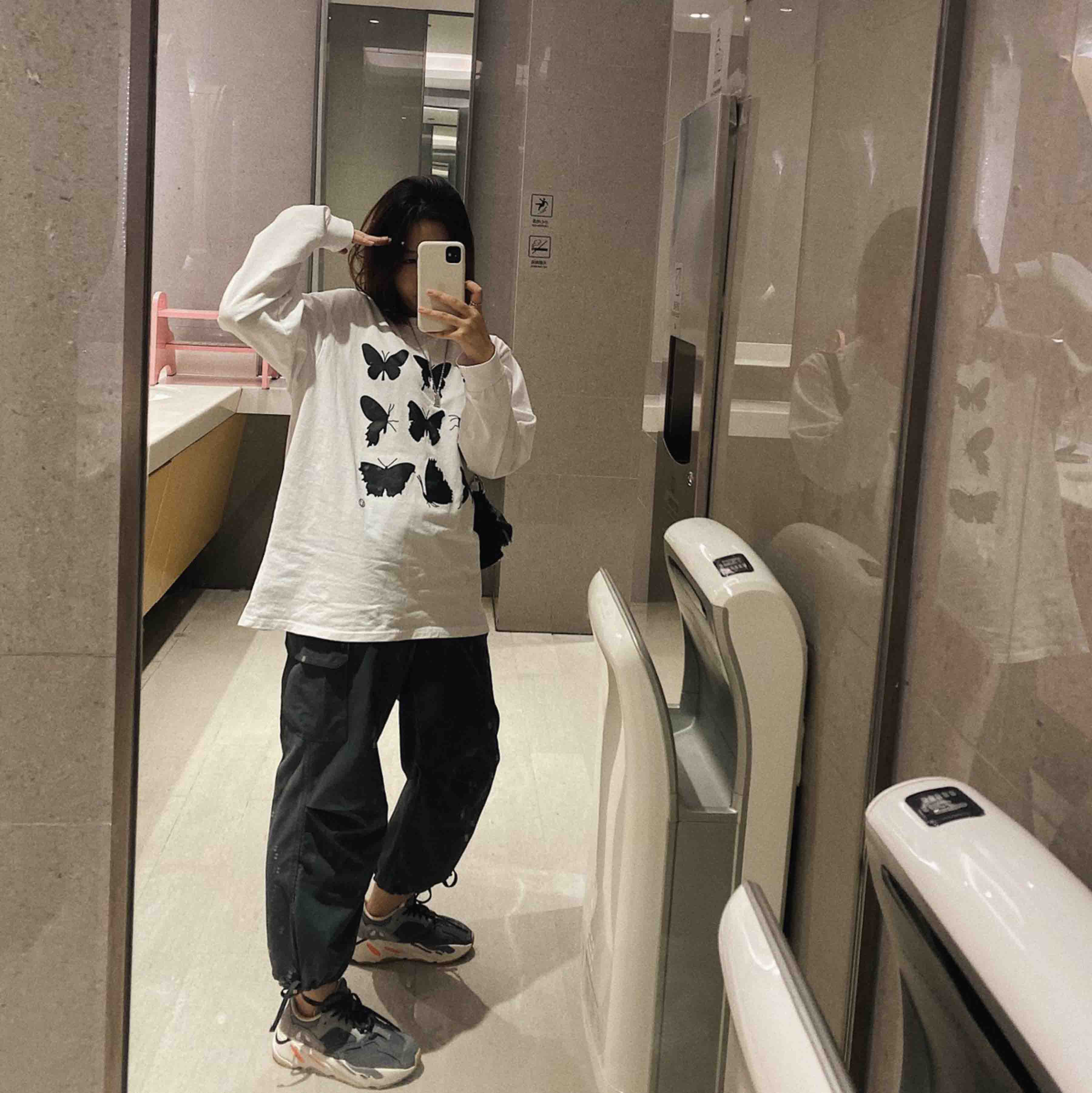 Adidas Yeezy Boost 700 'Magnet' FV9922 - Ultimate Style & Comfort Adidas Yeezy Boost 700 'Magnet' FV9922 - Ultimate Style & Comfort