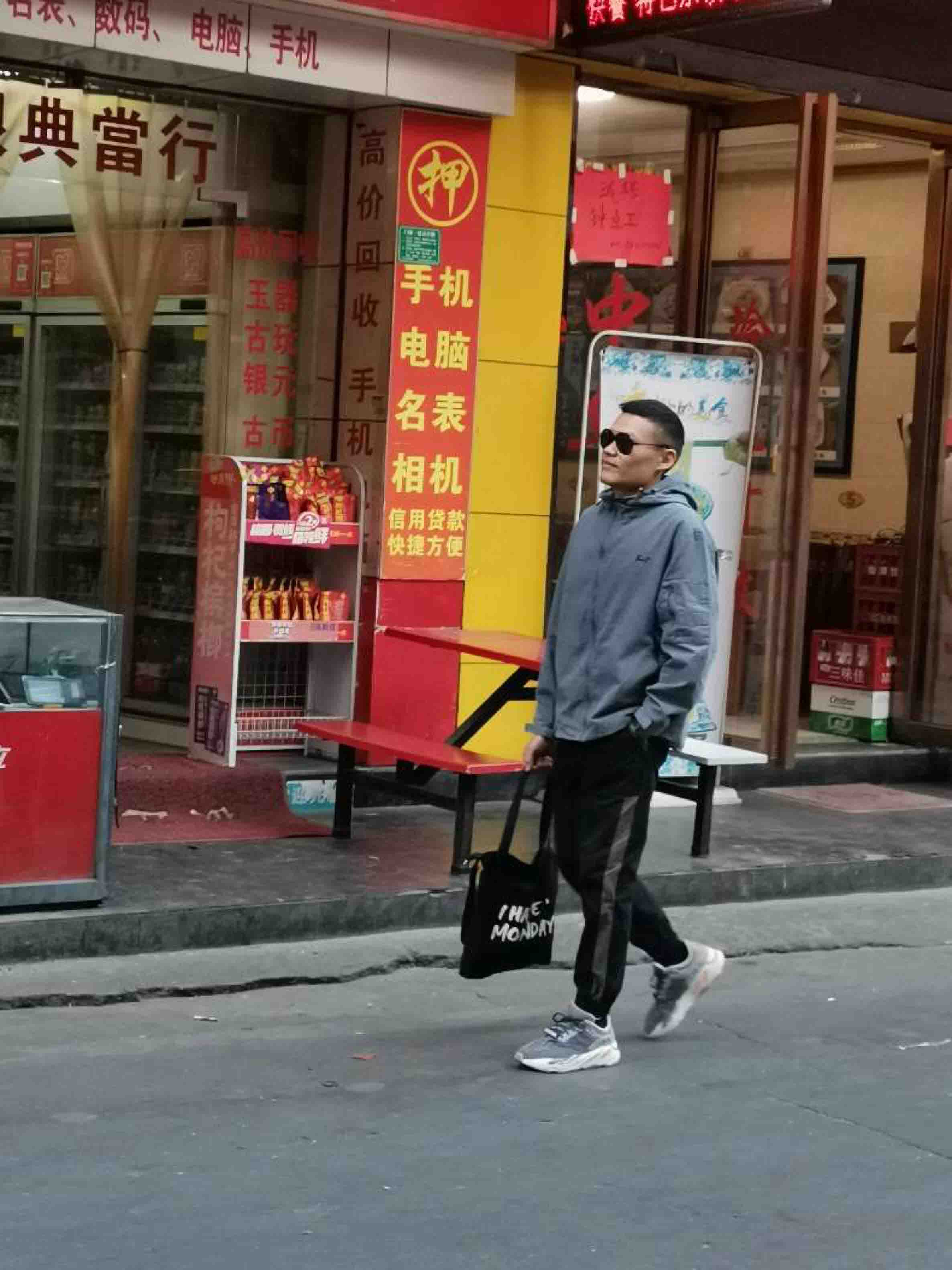 Adidas Yeezy Boost 700 'Magnet' FV9922 - Ultimate Style & Comfort Adidas Yeezy Boost 700 'Magnet' FV9922 - Ultimate Style & Comfort