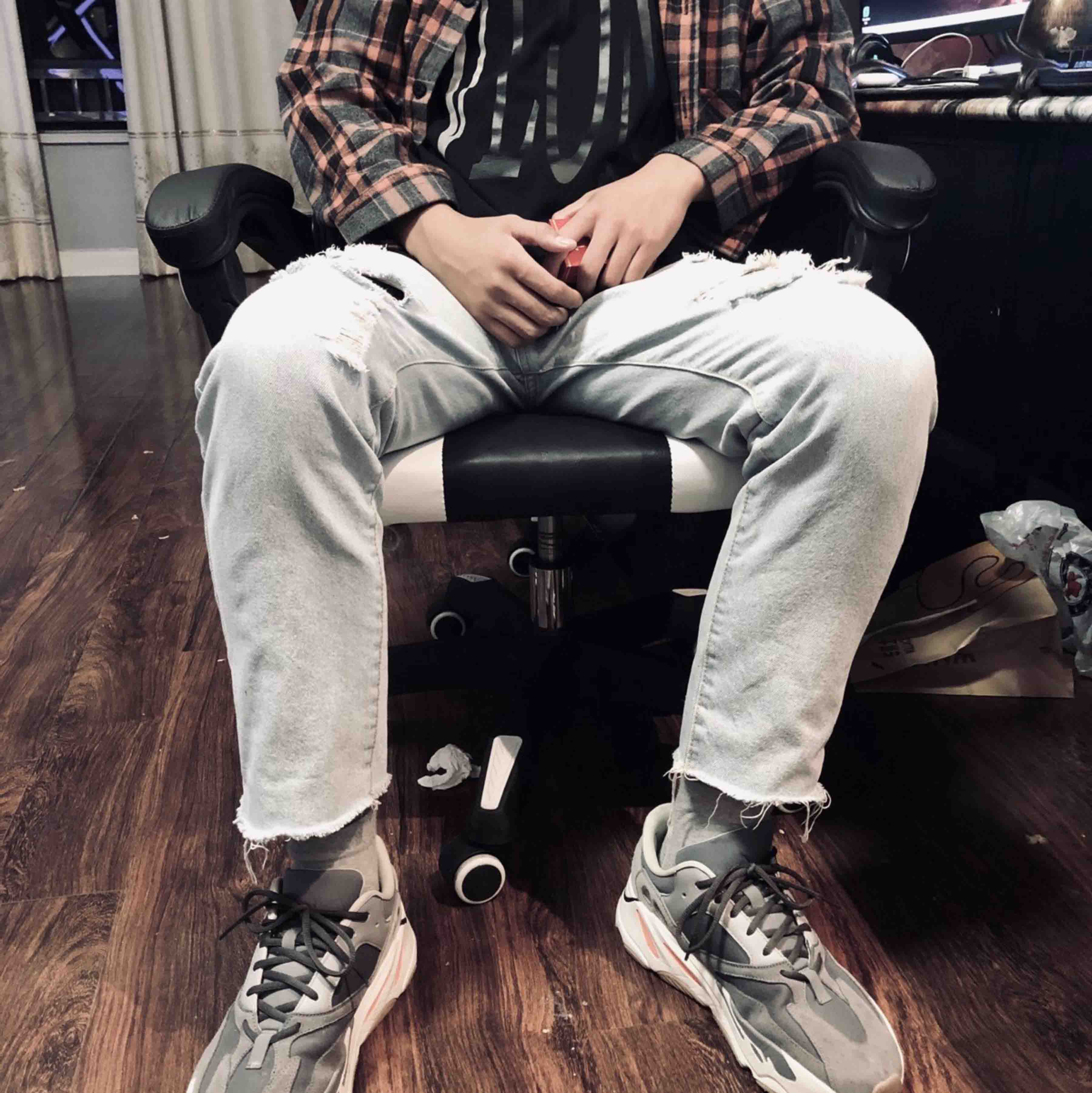 Adidas Yeezy Boost 700 'Magnet' FV9922 - Ultimate Style & Comfort Adidas Yeezy Boost 700 'Magnet' FV9922 - Ultimate Style & Comfort